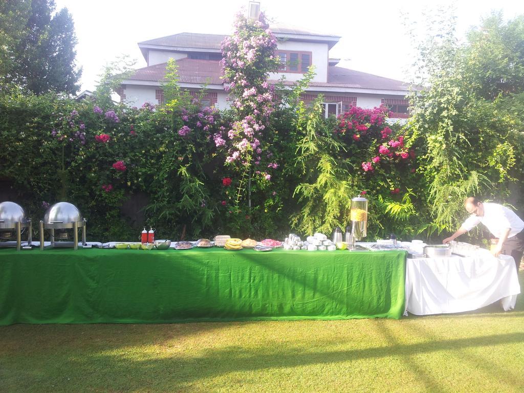 فندق ميراج Srīnagar المظهر الخارجي الصورة